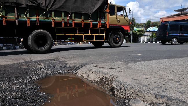 JK Sebut Jalan Rusak Jadi Penyebab Tingginya Angka Kecelakaan 