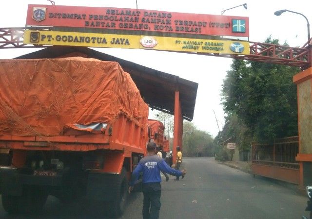 Sopir Truk Sampah Diduga Bayar Oknum Polisi untuk Lewat Jatiasih 