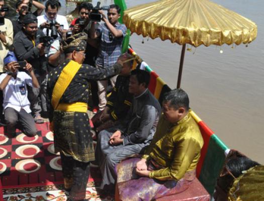 Pemkab Pelalawan Mandi Balimau di Tepian Sungai Kampar 