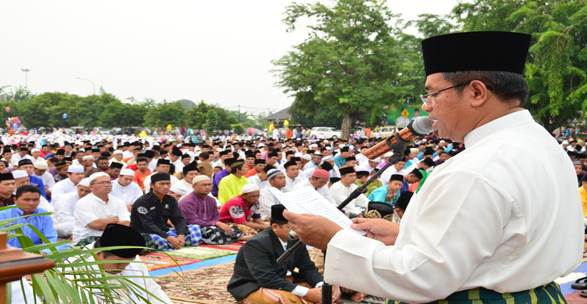 Salat Idul Adha di Lapangan Tugu, Pj Bupati Bengkalis Ajak Napak Tilas Keikhlasan Nabi Ibrahim dan I 