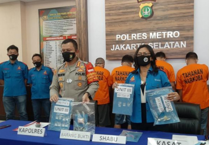 Polisi Tangkap 3 Pilot Beserta 11 Paket Sabu 