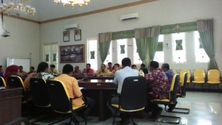 Bupati Syamsuar Pertanyakan Anggaran Rp30 M di Dinsosnakertrans Siak
