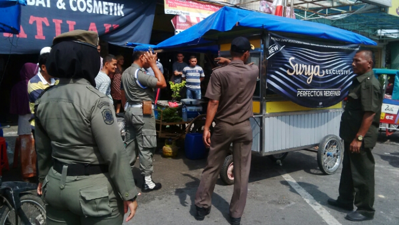 PKL Gulung Dagangan Setelah di Datangi Satpol PP Dumai