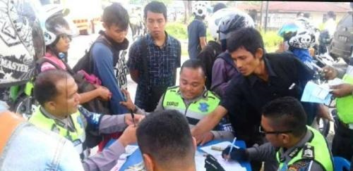 Pengendara di Jalan Soekarno Hatta Pekanbaru Kocar-kacir, 16 Kendaraan Ditindak Polisi