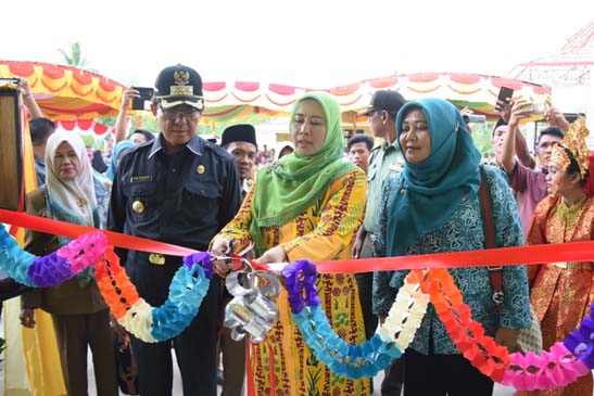 Bupati Dampingi Bunda PAUD Inhil Resmikan Gedung PAUD di Kateman