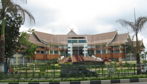 Plt Gubri Gantung Jabatan Sekretaris DPRD Riau