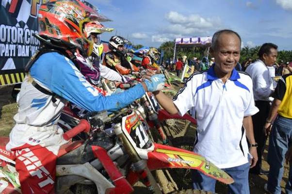 Bupati Rohil Buka Event Motor Cross Mukti Jaya 2015
