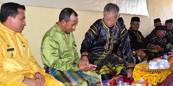Jelang Ramadan, Ribuan Masyarakat Ujung Batu Gelar Tradisi Balimau Cono