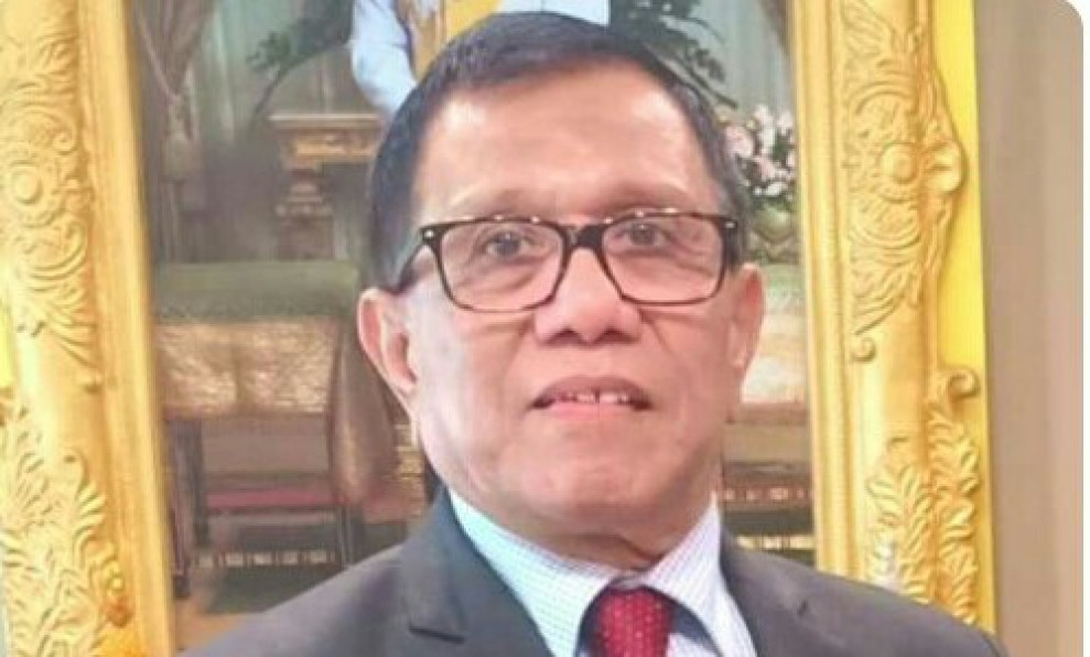 Menghakimi