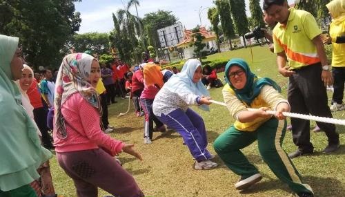 Ketika Diadakan Tarik Tambang antar SKPD Pemprov Riau, Begini Jadinya..