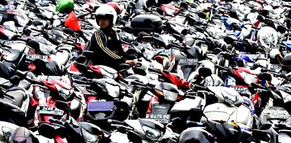 Pengendara Keluhkan Penarikan Tarif Parkir Rp3.000 
