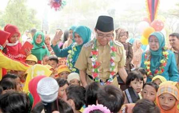 Sejalan dengan HKG 2015, Bupati Wardan Tutup Jambore PKK Inhil 