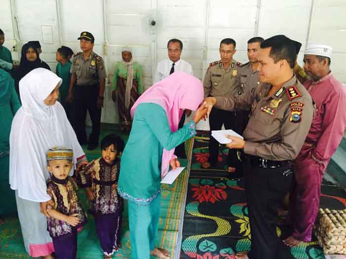 Sempena HUT Ke-70 Bhayangkara, Polres Rohil Santuni Anak Yatim