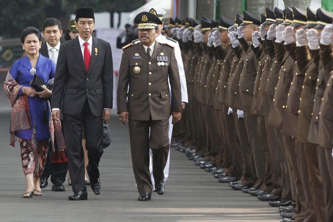 Jokowi: Jangan Jadikan Tersangka Mesin ATM