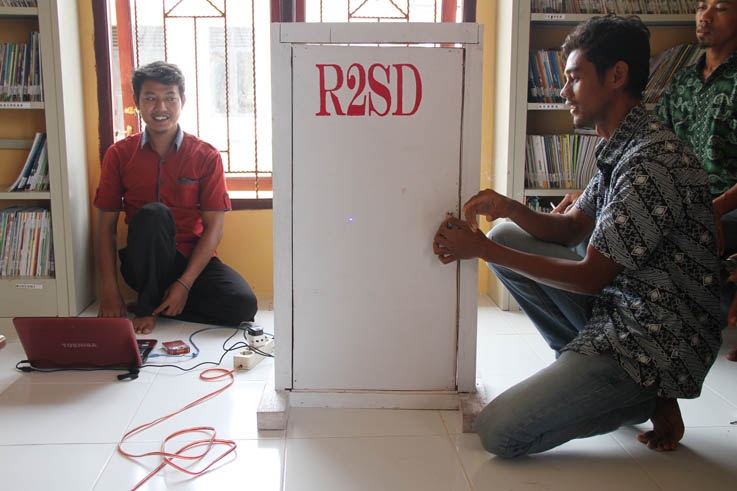 Komunitas Robot Seberida Ciptakan Pintu Digital 