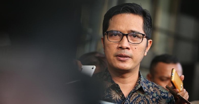 KPK Periksa 2 Saksi Terkait Korupsi Proyek Jalan di Riau