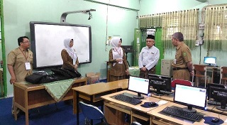 Tinjau Persiapan UNBK, Gubri Imbau Pelajar Kedepankan Sikap Jujur
