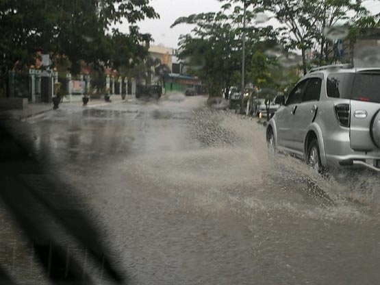 Berjam-jam Diguyur Hujan, Sejumlah Jalan di Duri Berkuah