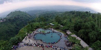 Kapan Waktu Terbaik Terbang Paralayang dari Gunung Ungaran? 