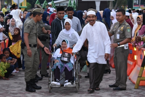 Diiringi Isak Tangis, JCH Bengkalis Menuju Embarkasi Batam