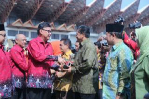Dinilai Sukses Membina Kampung, Pemkab Siak Terima Penghargaan Upakarya Wanua Nugraha
