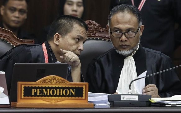 Tim Hukum Prabowo Soroti Kebijakan Jokowi Naikkan Gaji PNS