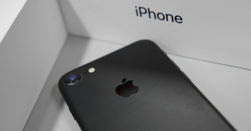 iPhone 8 Pakai Layar OLED Sharp?