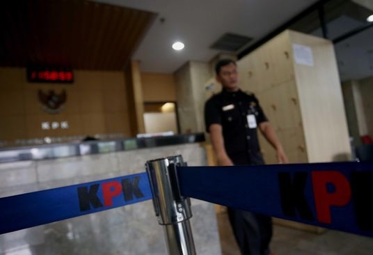 Bupati Banyuasin Tiba di KPK dengan Pengawalan Ketat