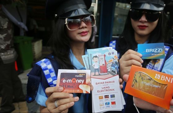BI Bakal Digugat Jika Patok Biaya Isi Ulang Uang Elektronik 