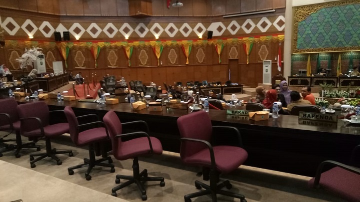 Skors Kali Kedua Muncul  Diruangan Paripurna DPRD Riau, ada apa?