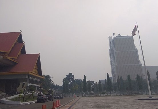 Kabut Asap yang Menyelimuti Pekanbaru Akibat Karhutla di Pelalawan 
