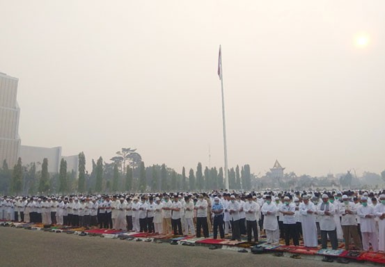 Pemprov Riau Gelar Salat Istiska, Syamsuar tak Hadir 