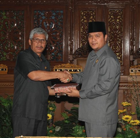APBD-P Kuansing 2015 Disahkan Rp1,6 Triliyun, Bupati Berharap Realisasi Pembangunan Lebih Cepat