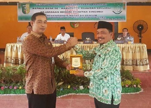 Teken MoU dengan Kejari, Kepala Desa se-Kuansing Berharap Bimbingan Soal Dana Desa