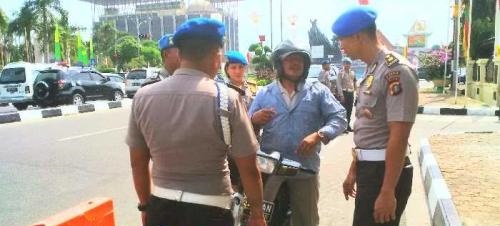 Polisi Dirazia Polisi, Kucing-kucingan Hingga Alasan Jemput Anak Sekolah
