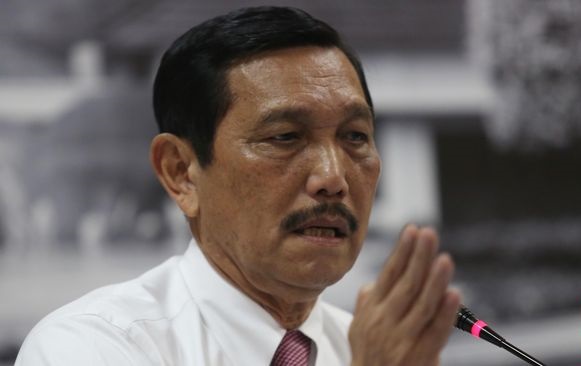 Luhut Minta Masyarakat Sabar Tunggu Harga Tiket Pesawat Turun