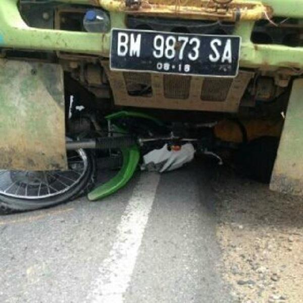 Mengerikan.. Nabrak Truk, PPL Tewas dengan Kepala Terpisah