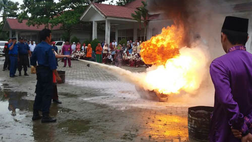 RSUD dan BPBD Rohul Simulasi Pemadaman Kebakaran Seluruh Pegawai Berpartisipasi