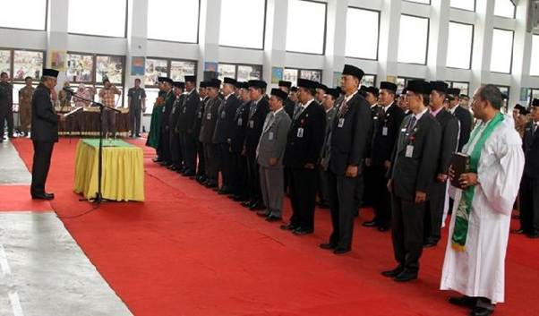 Bupati Kuansing Lantik 74 Pejabat