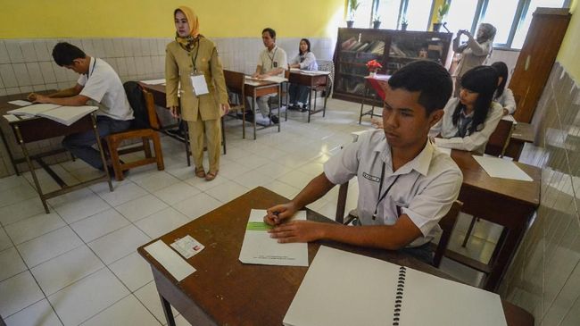 Anak Buah Nadiem Klaim Sudah Evaluasi UN Sebelum Dikritik DPR 