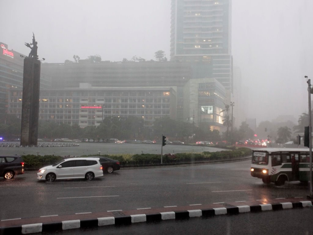 BMKG: Waspada Hujan Petir Akan Melanda Kawasan Jakarta