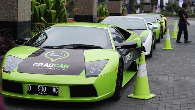 Giliran Warga Inggris Dikejutkan Taksi Lamborghini Hurricane 