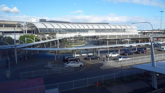 Menara Pengawas Berasap, Bandara Sydney Tutup Sementara