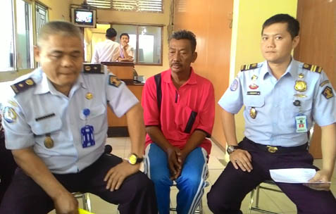 Seorang Nelayan Malaysia Terdampar di Perairan Meranti 