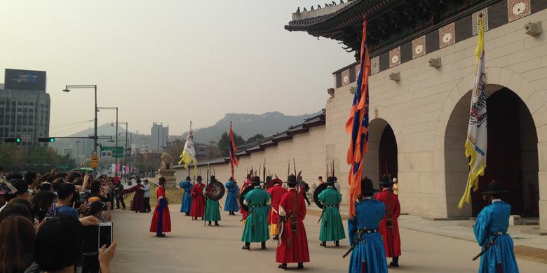 Mengunjungi Gyeongbokgung, Istana yang Diberkati Surga