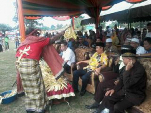 Bupati Syamsuar Ingatkan Pemuda Sakai Terus Menuntut Ilmu dan Lestarikan Budaya.
