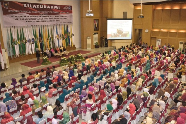 Keluh Kesah Istri Kepala Daerah