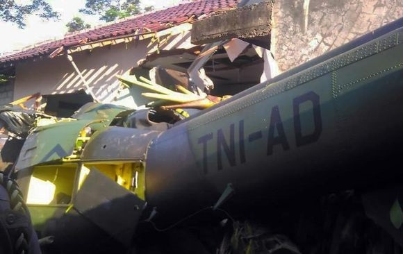 Korban Kecelakaan Helikopter TNI AD Dibawa ke Tiga RS Berbeda