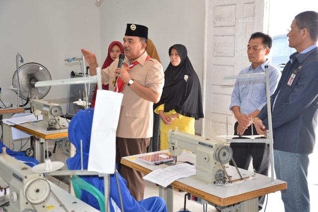 Kunjungi Pelatihan Menjahit di Kubang, Kadisdikbud Kampar Ajak Peserta untuk Serius 