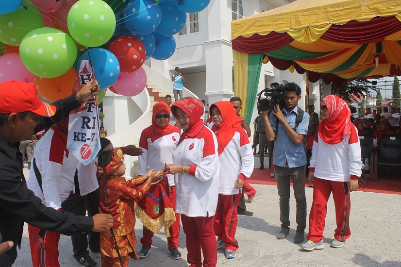 Pawai Karnaval Dinilai Bupati Berjalan Meriah